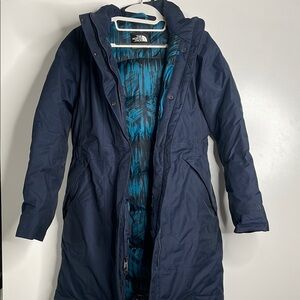 Size M, Blue The North Face ski / snow jacket.